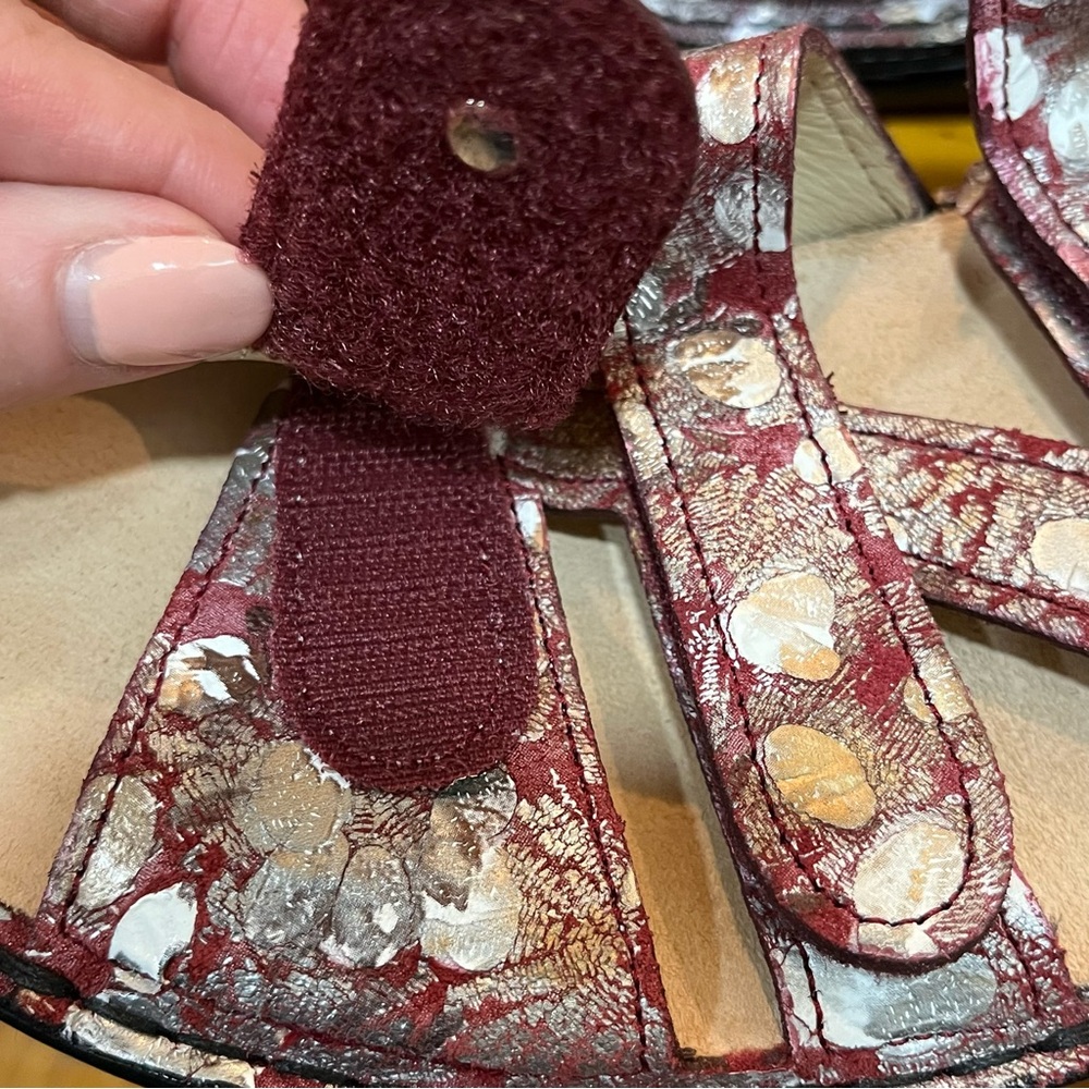 Finn Comfort Silver Floral Sandals Burgundy Arch Support Vacation Travel 39 - Picture 9 of 16